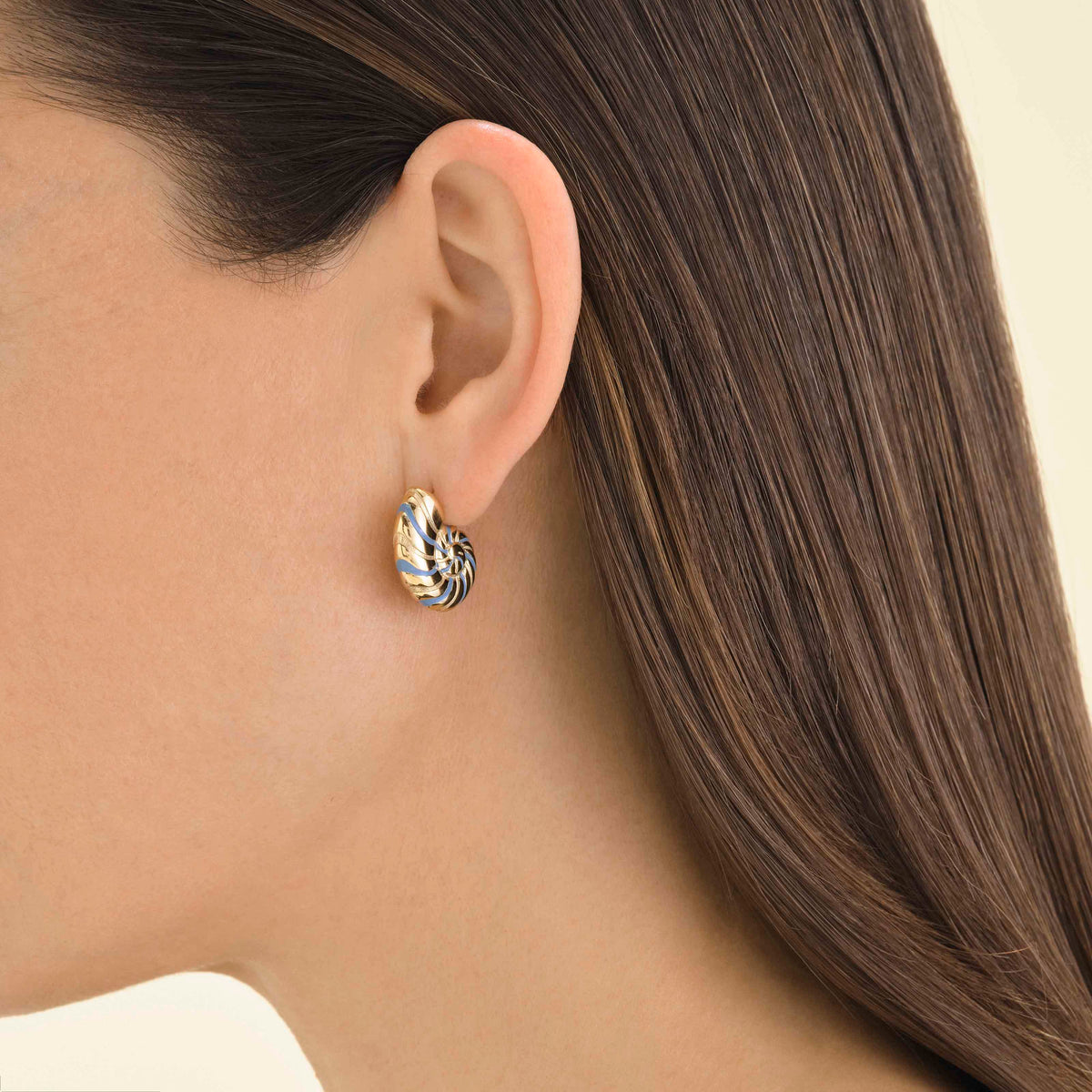 Orecchini a Conchiglia Smaltata leftcolumn