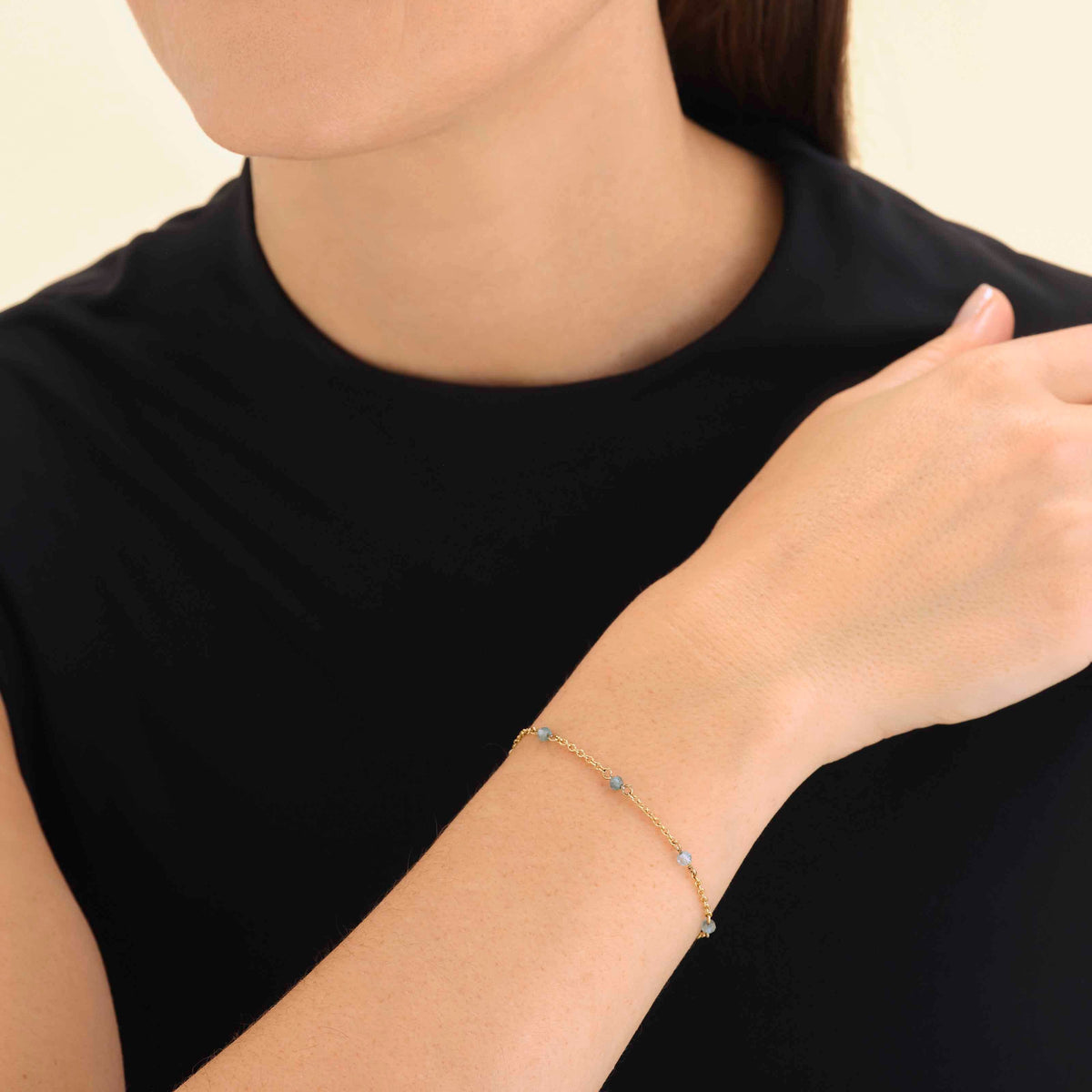 Bracciale con pietre blu leftcolumn