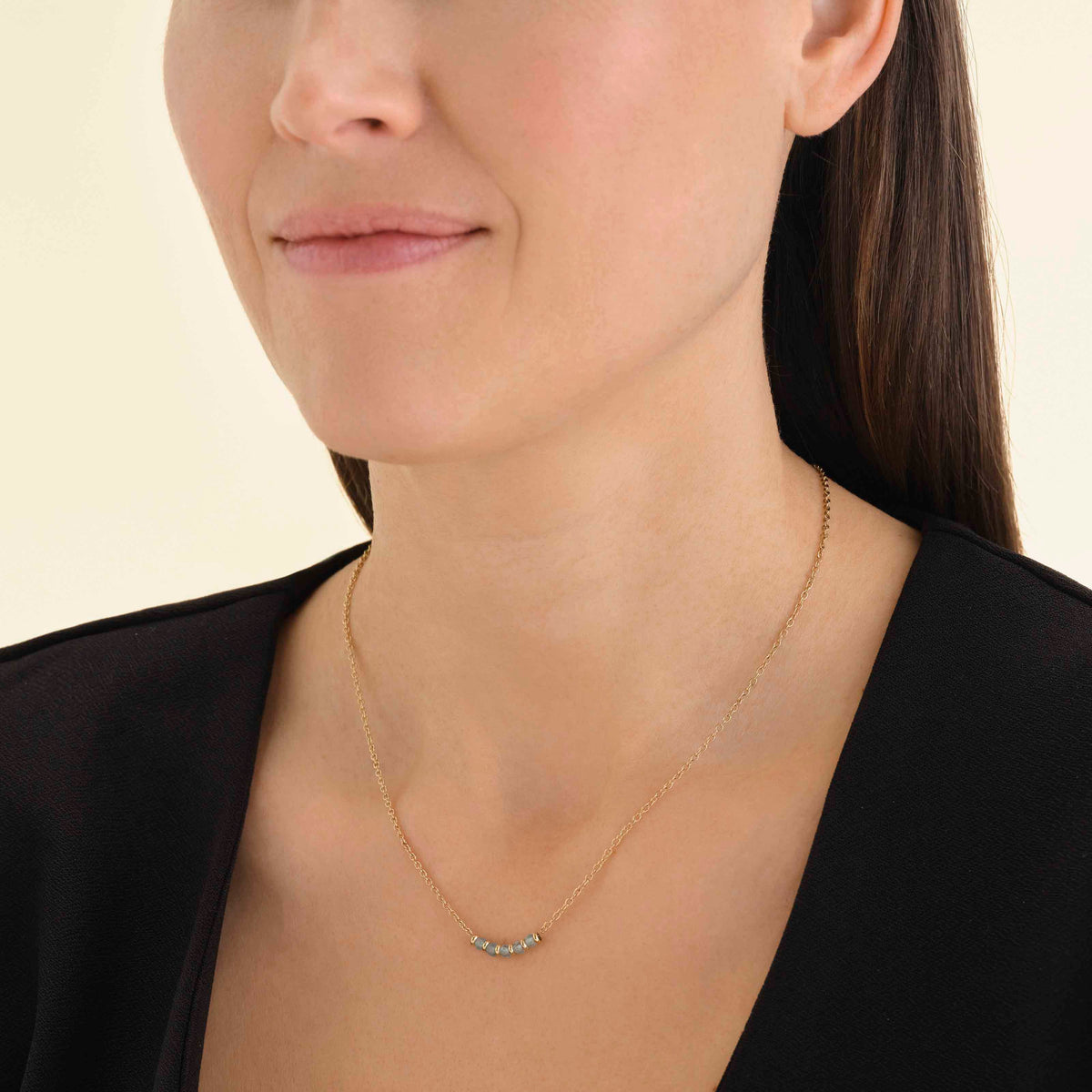 Collana con 5 pietre blu leftcolumn