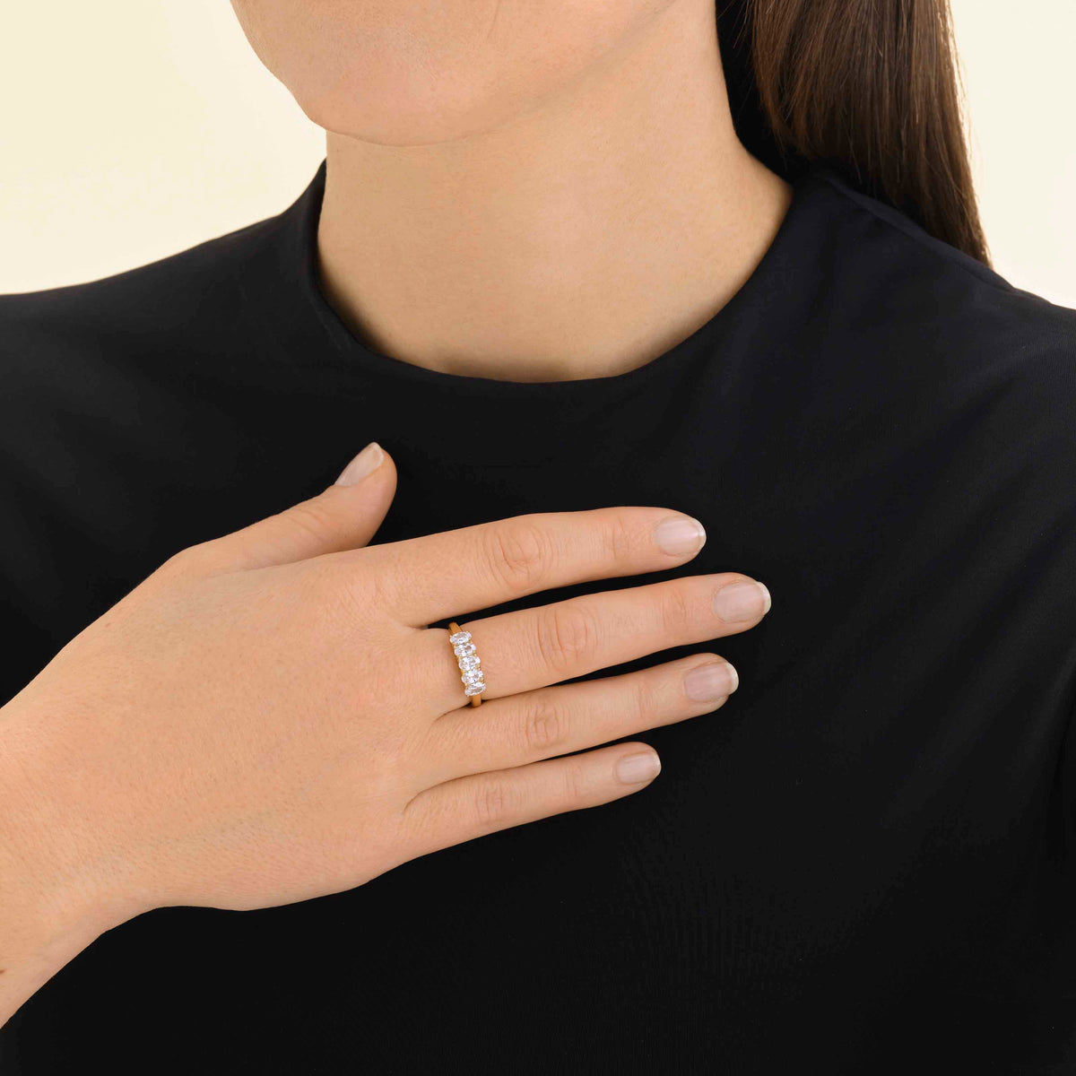 Anello con cristallo ovale leftcolumn