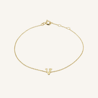 Initial Bracelet V leftcolumn