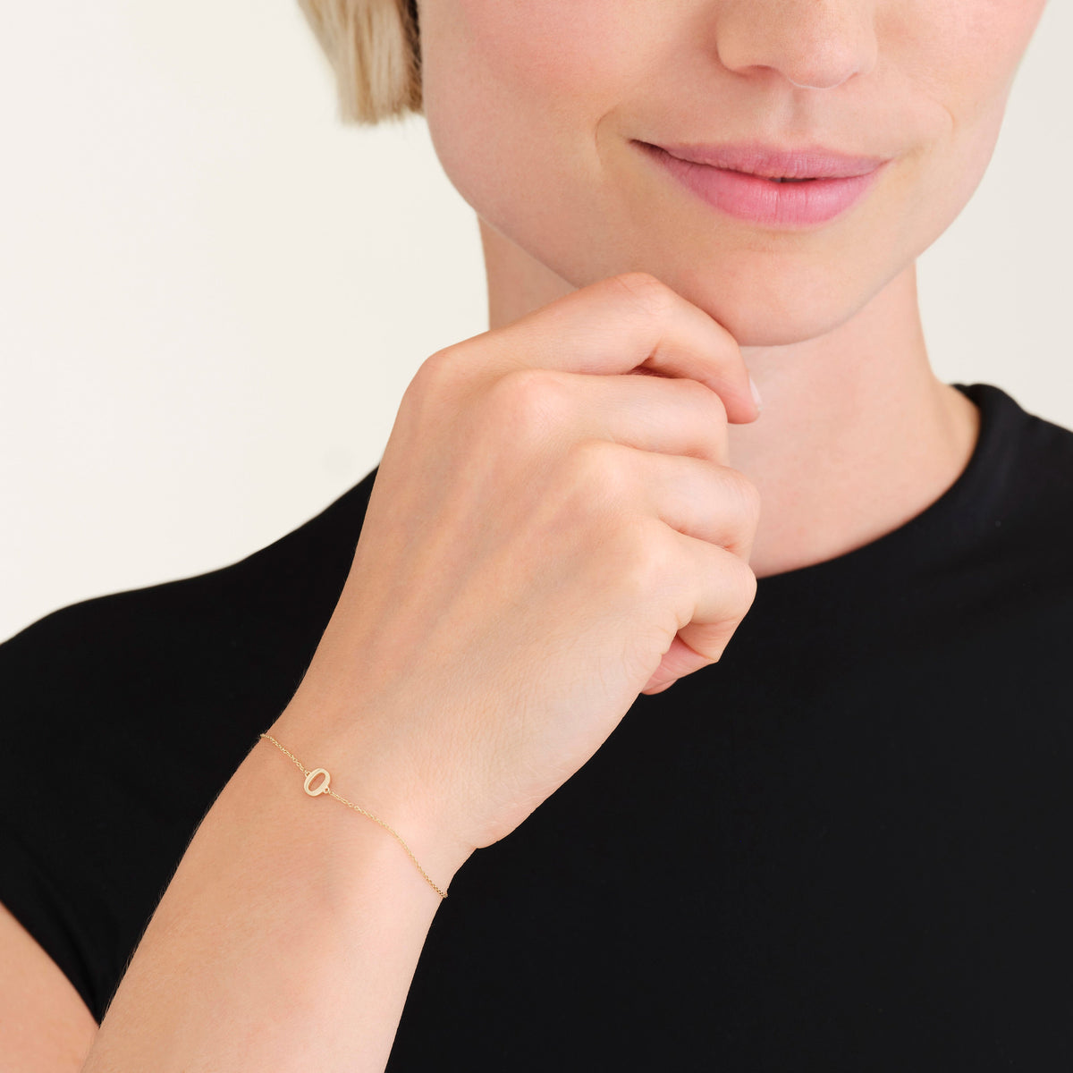 Initial Bracelet O leftcolumn