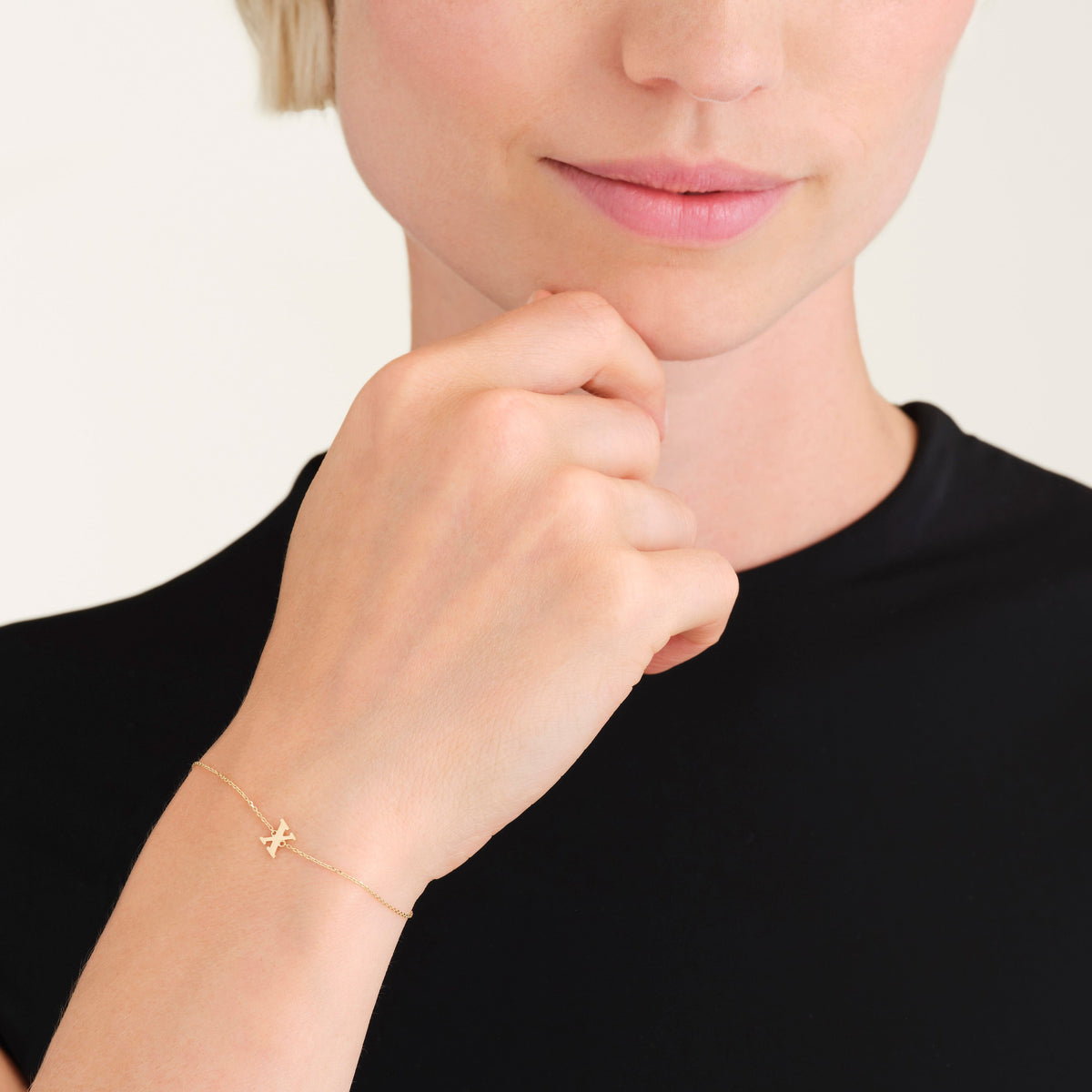 Initial Bracelet X leftcolumn