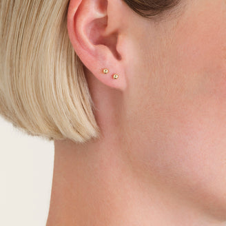 Single Dot Studs leftcolumn