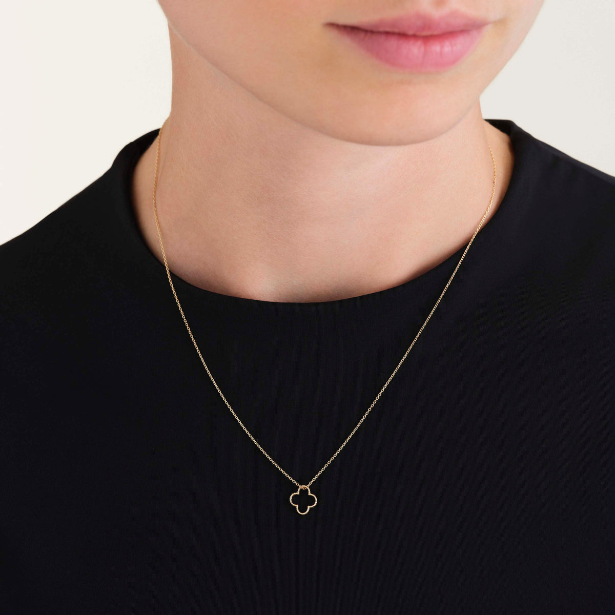 Pearl Clover Necklace leftcolumn