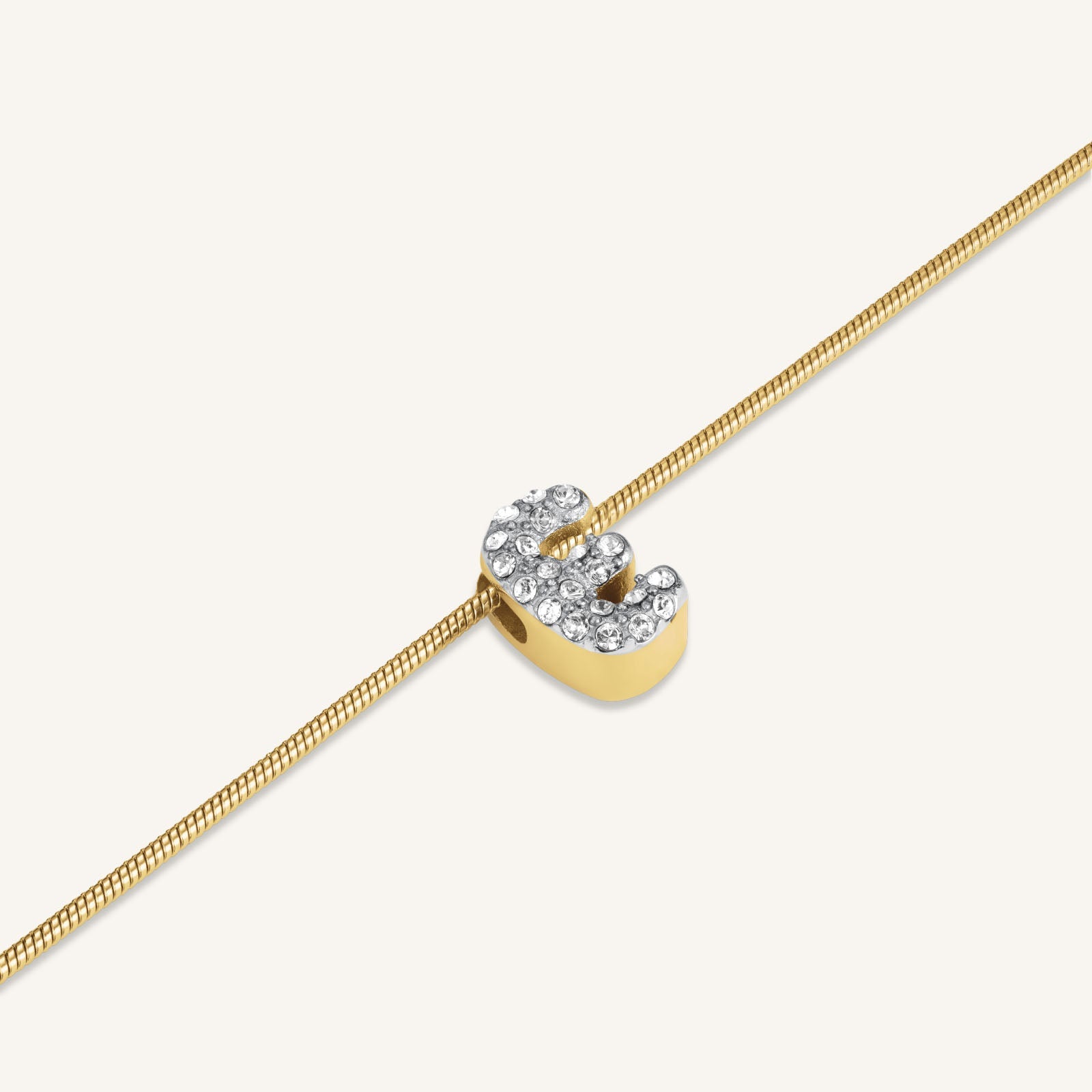 Philip Jones Collier Initiale Pave Lettre P Créé avec des Cristaux Zircondia Philip Jones Collier Initiale Pave Lettre P Créé avec des Cristaux Zircondia